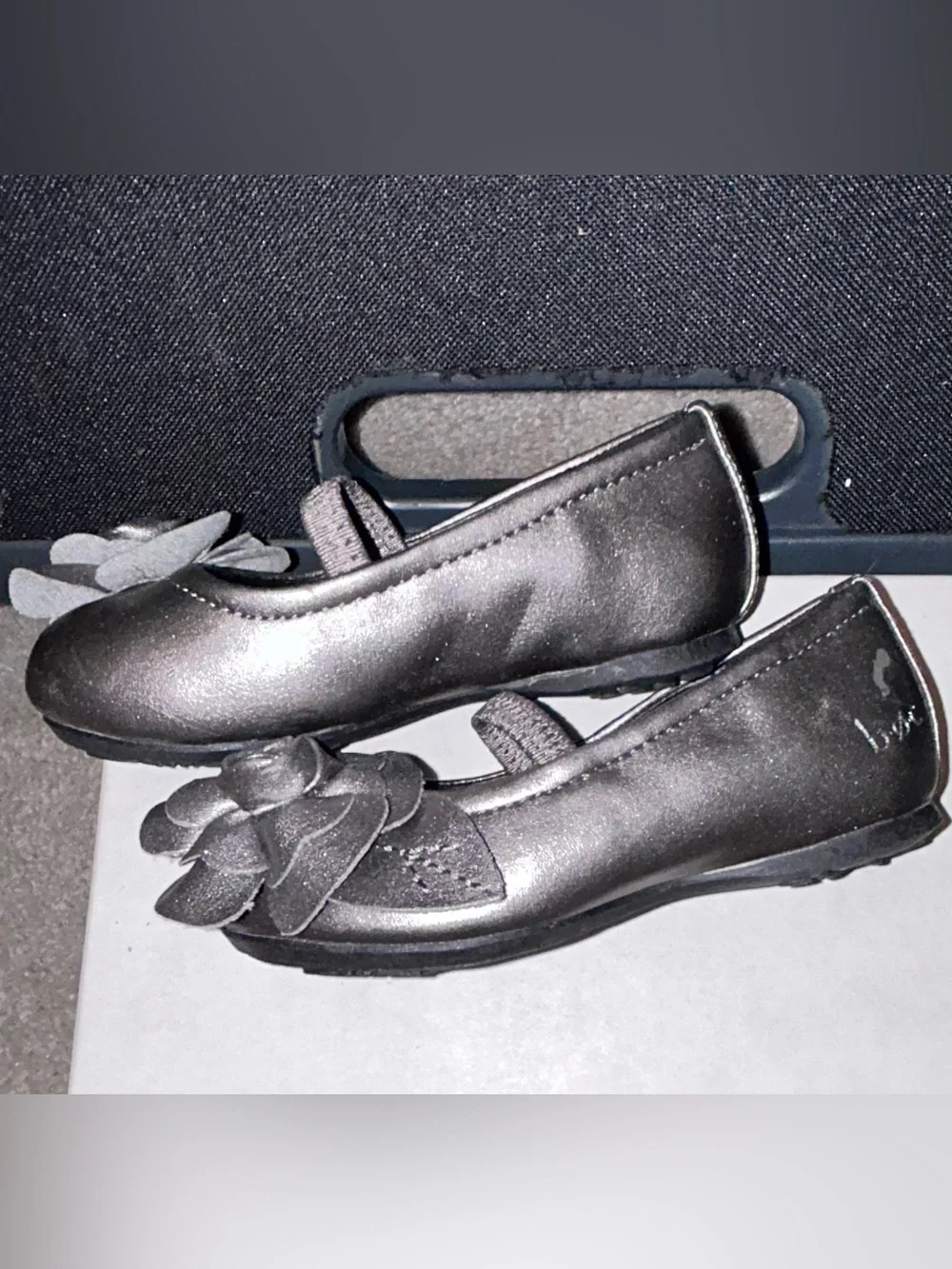 b.o.c. Girls' Metallic Pewter Flower Strap Mary Jane Shoes
